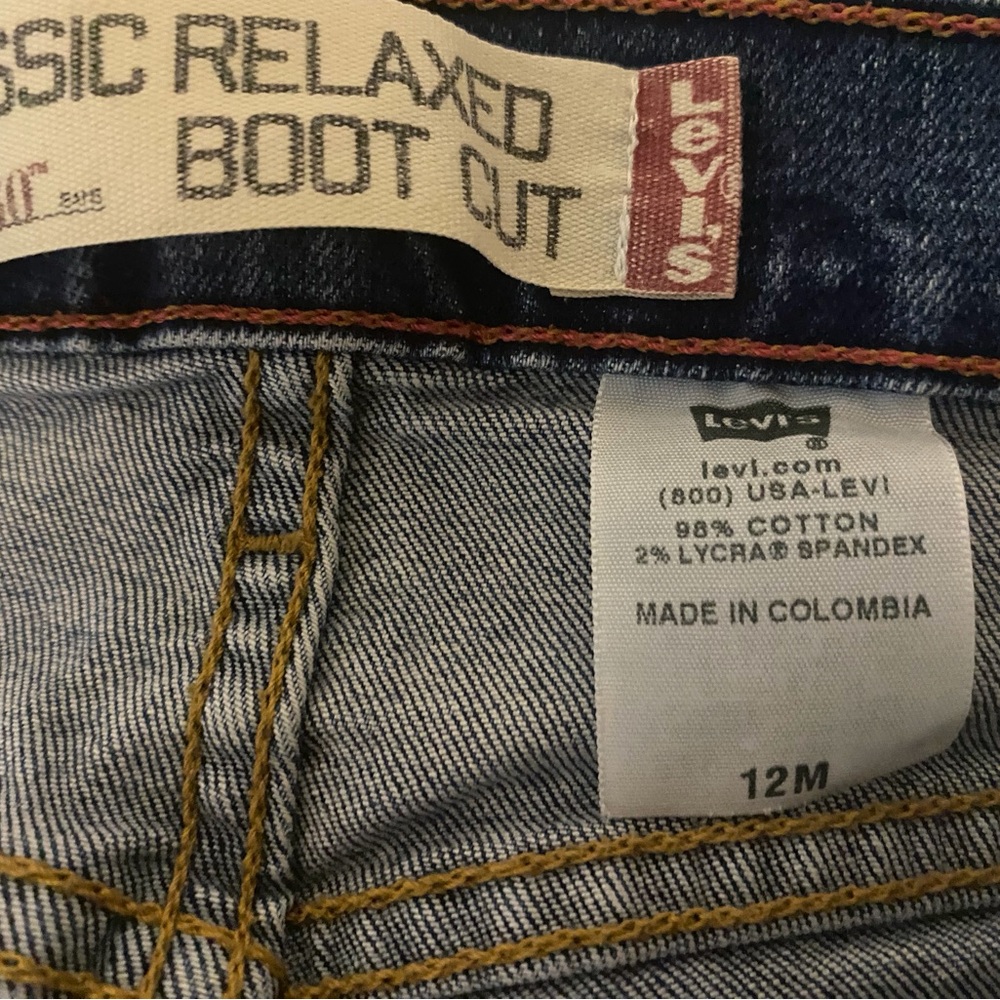 Levi’s 550. Relaxed boot cut. Size 12. Medium wash. - Picture 5 of 6